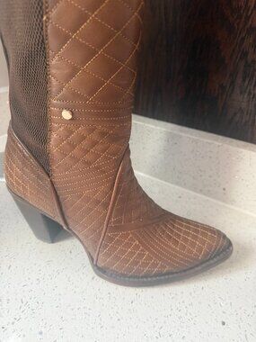 CUADRA BROWN TALL BOOTS SIZE 9